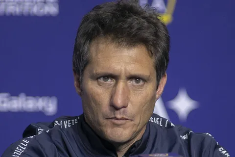 ¿Vuelve al fútbol argentino? Rosario Central está interesado en Guillermo Barros Schelotto