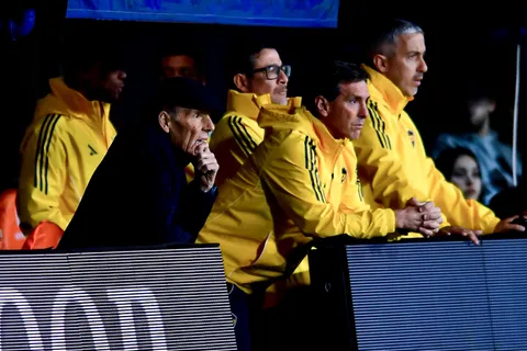 La charla entre Miguel Russo y Claudio Úbeda que derivó en un cambio en la formación de Boca