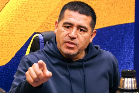 Riquelme va por todo: decidió que Alan Velasco será el segundo refuerzo de Boca