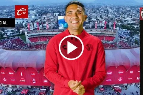 La insólita presentación de Emanuel Reynoso en México: por qué lo hicieron ladrar