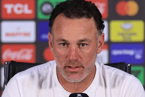 Gabriel Milito, entrenador de fútbol