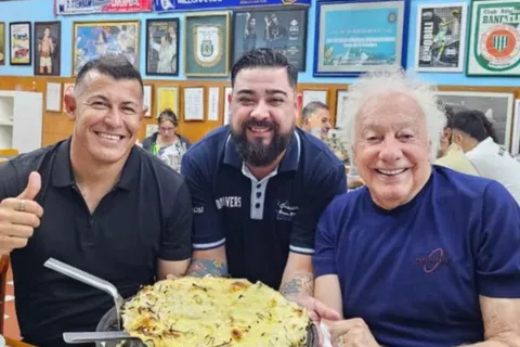 Coppola comió pizza con Almirón y contó qué le preguntó tras la clasificación a la final de la Copa