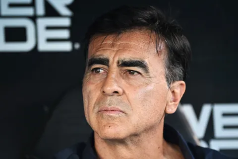 Gustavo Quinteros complica los planes de Boca: la postura del DT que pone en pausa la llegada de Agustín Marchesín