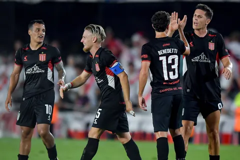 La gastada de Estudiantes a River en Twitter... Usando a Boca