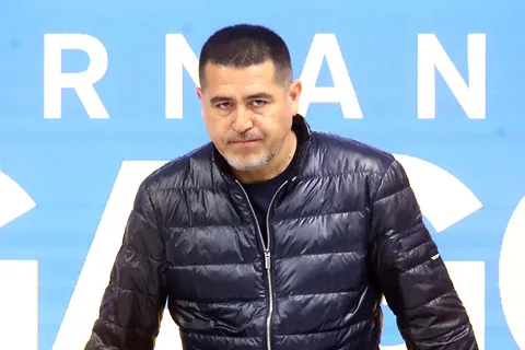 La teoría de Jorge Ribolzi sobre la gestión de DTs del presidente de Boca: "Riquelme no cree en los técnicos”