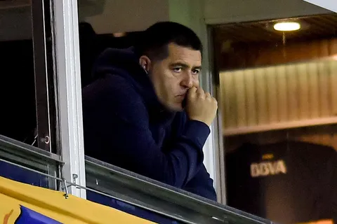 A contrarreloj: cuánto falta para que termine el mercado de pases y por cuántos jugadores está negociando Boca en este momento