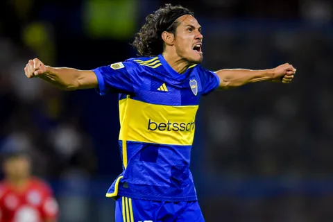 Edinson Cavani habló sobre las críticas que recibió y el "aplaudan, aplaudan" que le cantó la hinchada