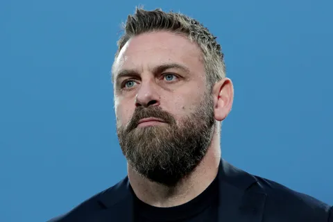 Daniele De Rossi palpitó el Superclásico y elogió a Edinson Cavani: "Está mejorando mucho"