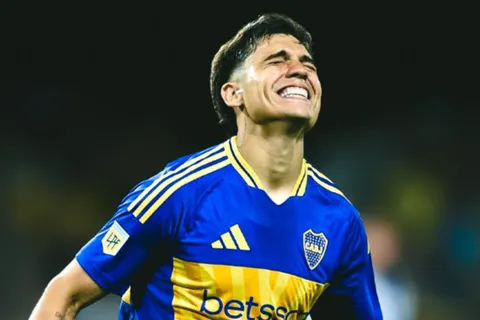 ¿Por qué Exequiel Zeballos juega con una cinta en la oreja?