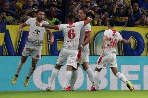 Increíble: la cuenta oficial de Instituto gastó a Boca en Twitter