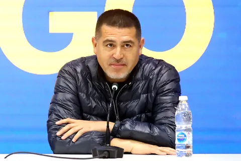 Riquelme irá a buscar a Marino Hinestroza en Boca tras caerse lo de Mazzantti