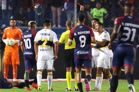 La queja de Chiquito Romero ni bien terminó el partido: "El árbitro no lo vio"