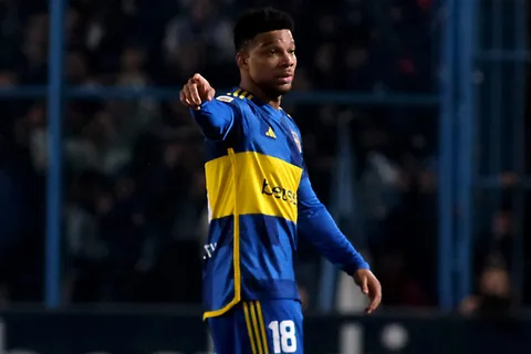 Frank Fabra subió un enigmático posteo en Instagram: foto con auto de lujo y "yo soy un caballero con memoria"