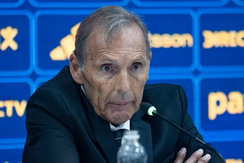 Sin Cavani ni Palacios: el equipo que piensa Miguel Russo en Boca para enfrentar a Racing