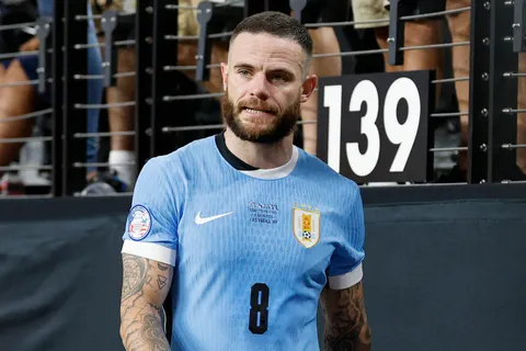 Nahitan Nández reconoció que lo llamó Riquelme: "Me dijo que le gustaría que vuelva a Boca"