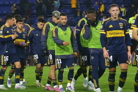 ¿Decidido? En Perú aseguran que Luis Advíncula podría poner dinero de su bolsillo para irse de Boca