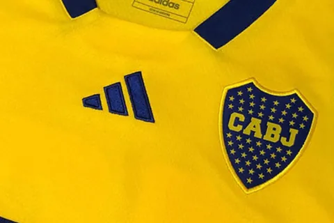 Ideal para el verano: se filtró el modelo de la camiseta suplente de Boca de básquet