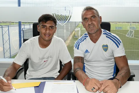 Quién es Milton Delgado, el juvenil que firmó su primer contrato con Boca y es del gusto de Diego Martínez
