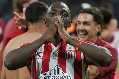 Qué pasó con Edwuin Cetré: los motivos que frenan su pase a Boca y los dos finales posibles
