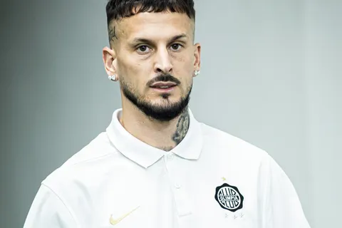 Darío Benedetto se fue expulsado en Olimpia vs. Guaraní