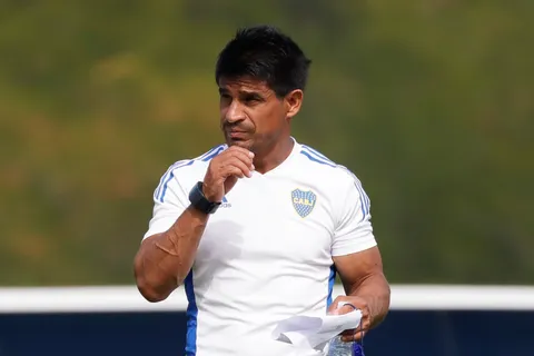 Apuesta de Ibarra: la delantera que se perfila para ser titular ante Vélez