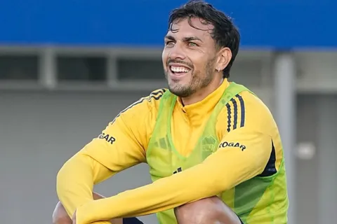 Su otra pasión: el curioso regalo que recibió Paredes de una figura internacional