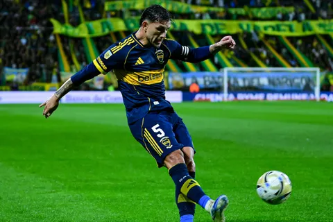 El gesto de impotencia de Leandro Paredes en pleno partido entre Boca y Defensa y Justicia