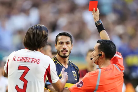 Nicolás Figal habló de su expulsión ante Benfica: "Entré al vestuario y..."
