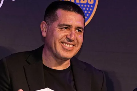 Riquelme quiere hacer real un sueño "imposible": otro campeón del mundo en Boca, más allá de Dybala