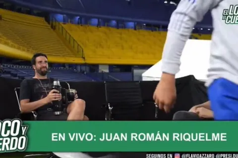 El momento en el que Riquelme se va de la entrevista con Azzaro: "Me vas a hacer llorar"