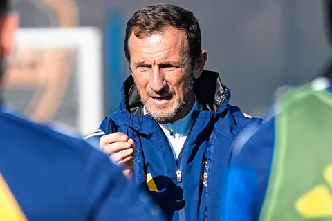 ¿Solo un cambio? La probable formación de Boca para visitar a Racing