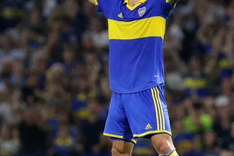 La importantísima empresa que quiere ser sponsor de Boca y River