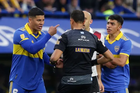 ¿Quién dirige el Superclásico? Los candidatos y las posturas de Boca y River