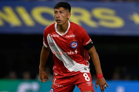 Riquelme buscó en Boca a Alan Rodríguez, pero el volante se irá a Brasil