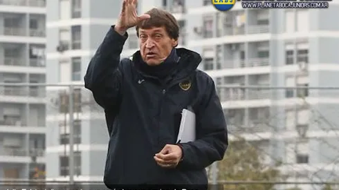 Falcioni: “La idea es que vengan dos arqueros más”