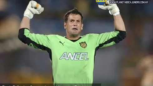 Sosa viaja para firmar