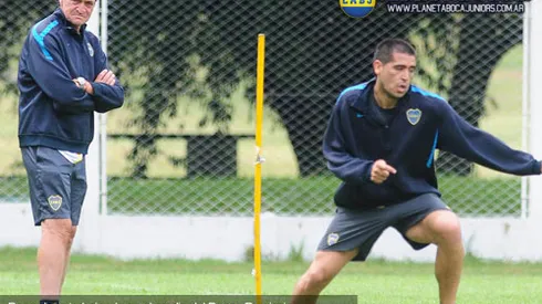 Físico y pelota en la práctica matutina