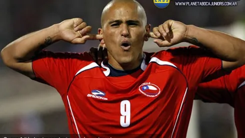 Suazo faltó a la práctica y Boca piensa otra oferta