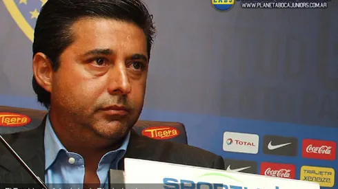 Angelici: "Si los vecinos no venden, hacemos un estadio nuevo"