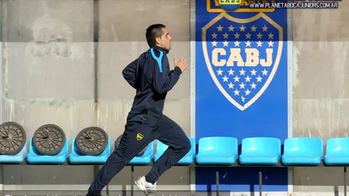 Sin tocar la pelota, volvió Riquelme