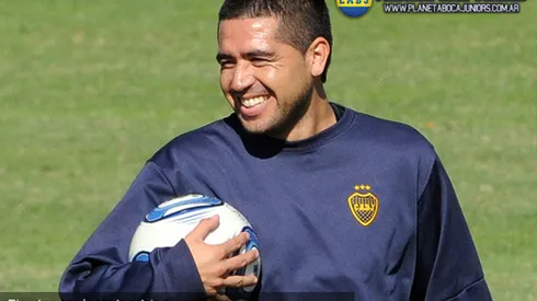 Riquelme hizo el caño más espectacular del mundo en los últimos años