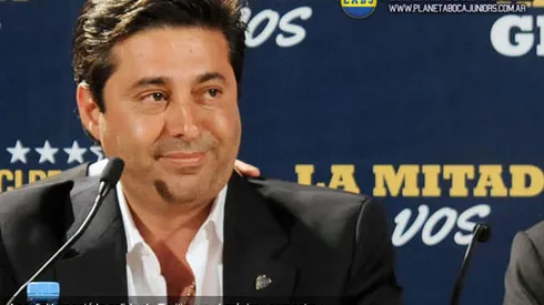 Angelici: "Dos centrales, un lateral y algún delantero"