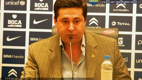 Angelici: "No traeríamos a otro volante si se cae lo de Gago"