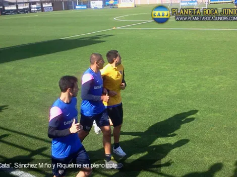 Gago, aparte; Riquelme, junto al grupo