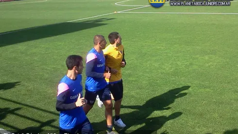 Gago, aparte; Riquelme, junto al grupo