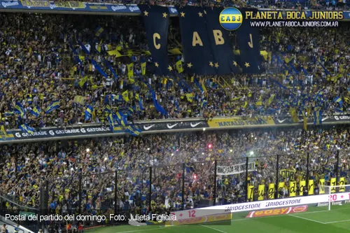La-Bombonera-Bengalas-Clausura