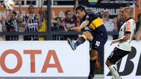 Riquelme a Corinthians, el mejor gol del año