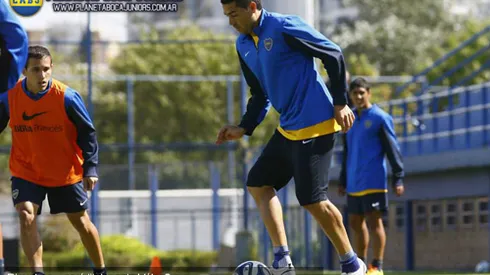 Fútbol para los suplentes, con Riquelme y Perotti