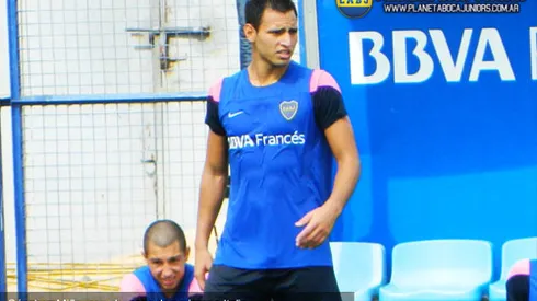 "Angelici está analizando la oferta por Sánchez Miño"