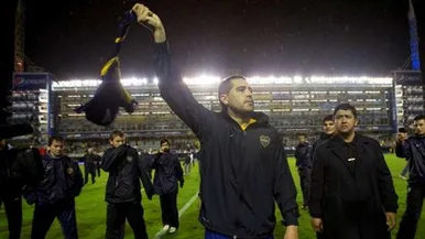 Riquelme-depidio-revoleando-camiseta_OLEIMA20140511_0215_8